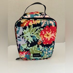 Vera Bradley Reactive Lunch Bag in Happy Blooms Pattern